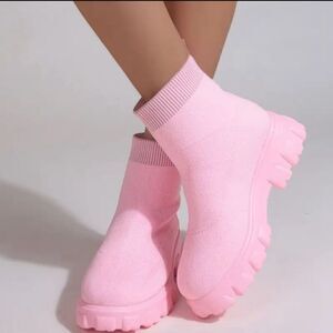 Trendy ladies slip on boots sz 8